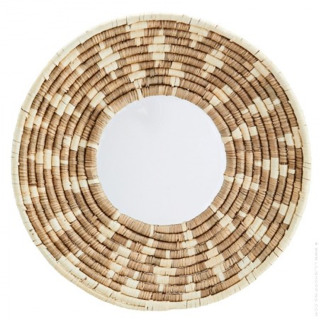 Miroir ovale avec un cadre en bambou